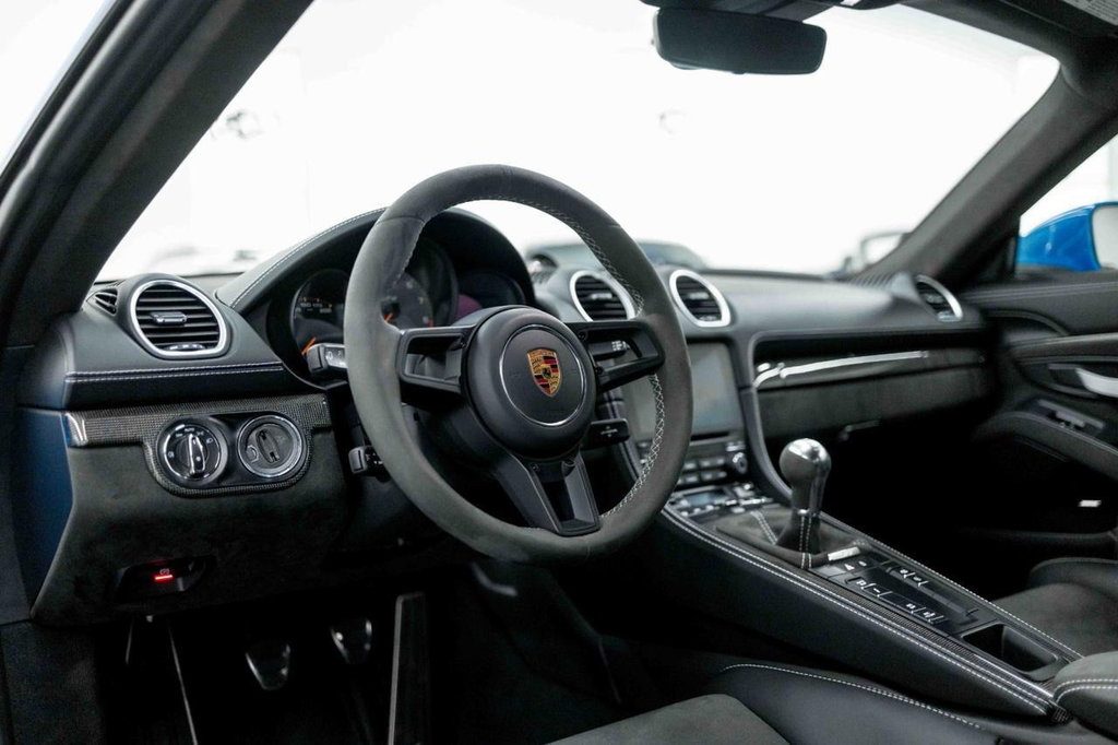 Porsche 718 Cayman GT4