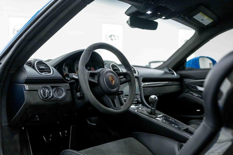 Porsche 718 Cayman GT4