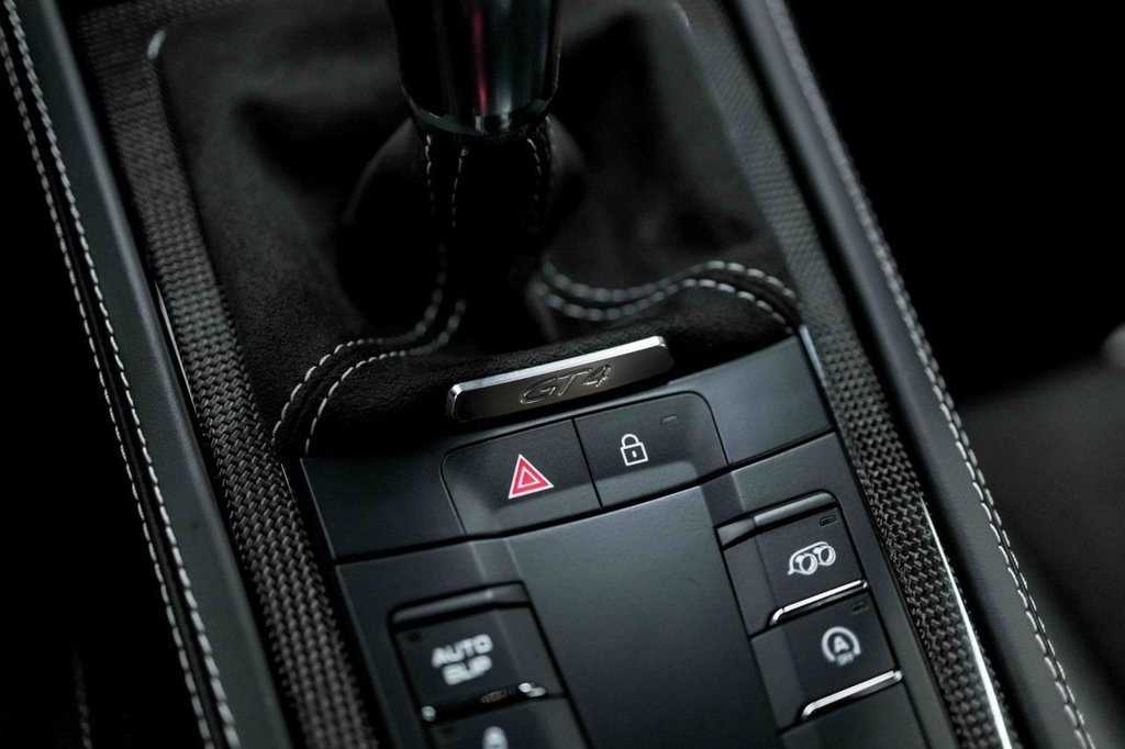 Porsche 718 Cayman GT4