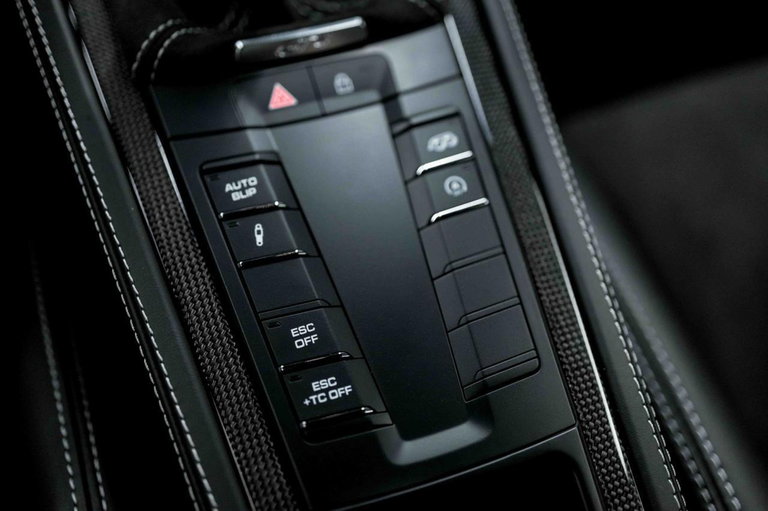 Porsche 718 Cayman GT4