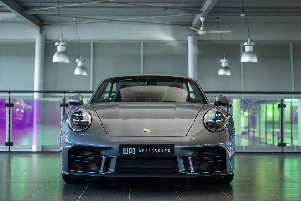 Porsche 992 Carrera