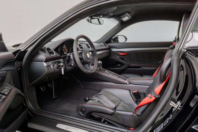 Porsche 718 Cayman GT4