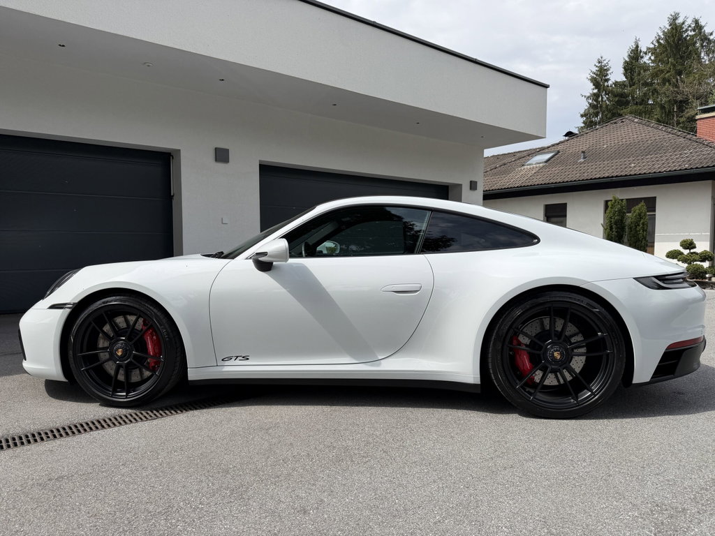 Porsche 992 Carrera GTS