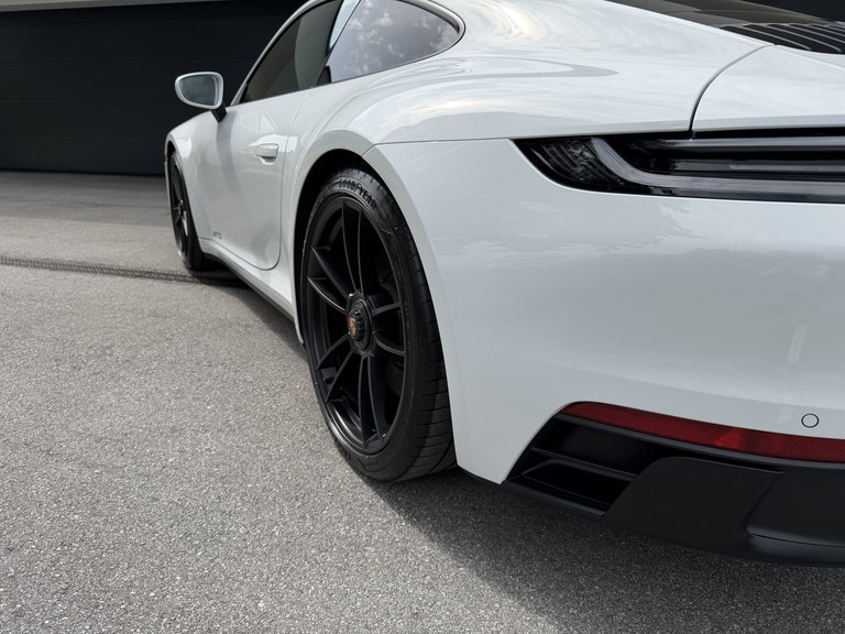 Porsche 992 Carrera GTS