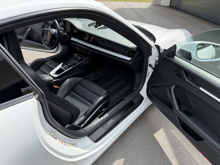 Porsche 992 Carrera GTS