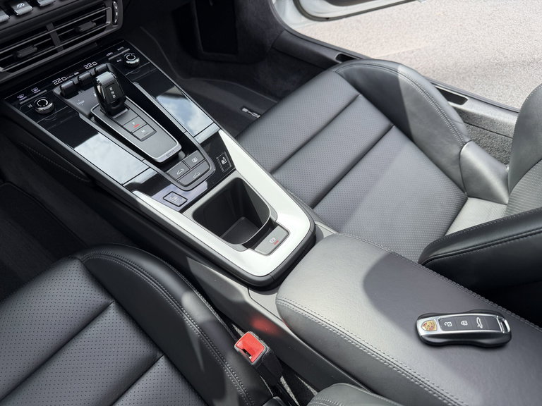 Porsche 992 Carrera GTS