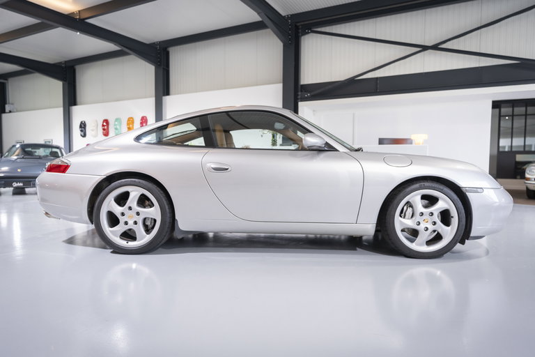 Porsche 996 Carrera 4