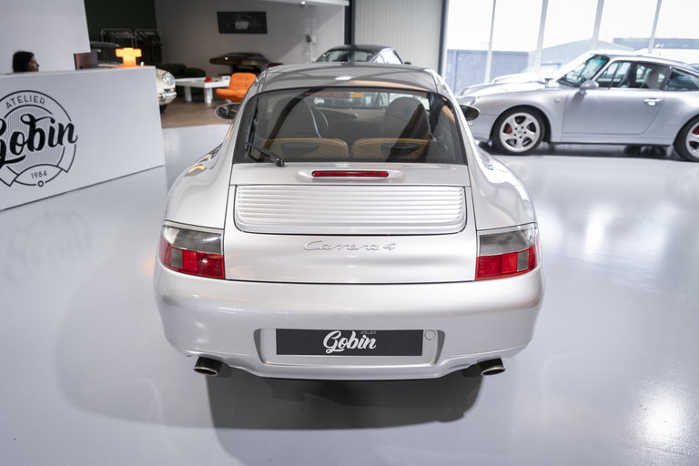Porsche 996 Carrera 4