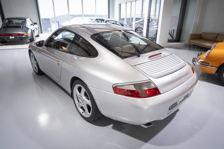 Porsche 996 Carrera 4