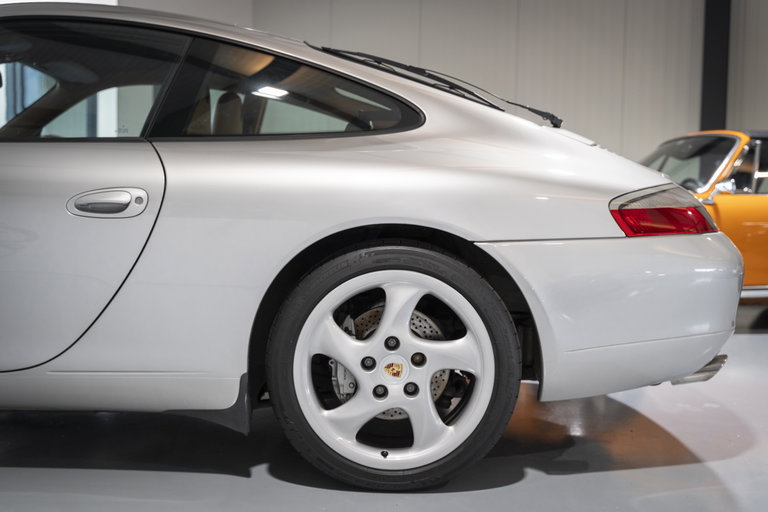 Porsche 996 Carrera 4