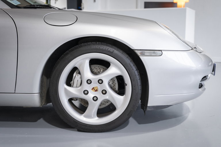 Porsche 996 Carrera 4