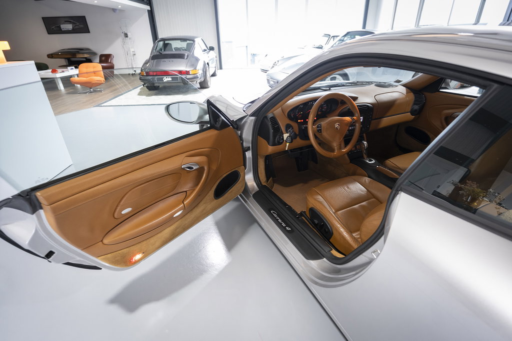 Porsche 996 Carrera 4