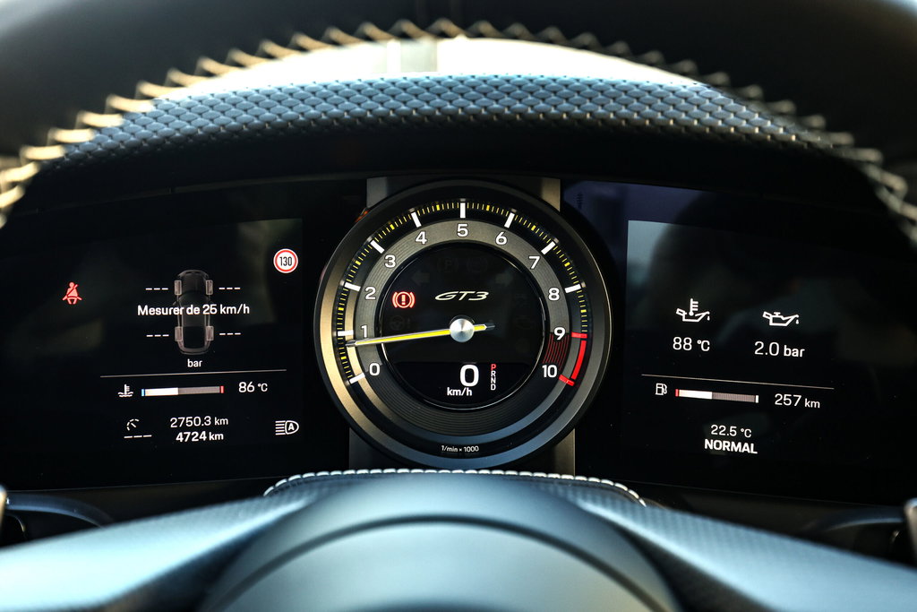 Porsche 992 GT3 Touring