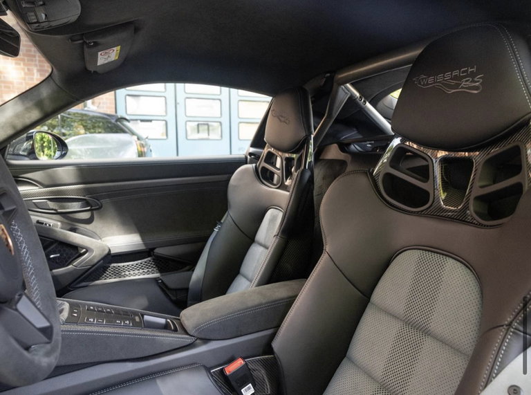 Porsche 718 Cayman GT4 RS