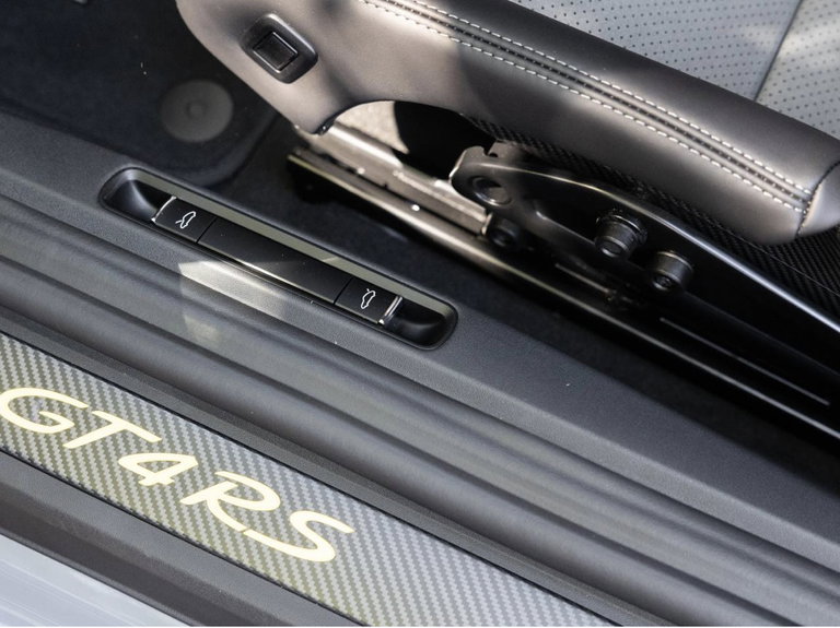 Porsche 718 Cayman GT4 RS