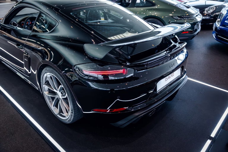 Porsche 718 Cayman GT4