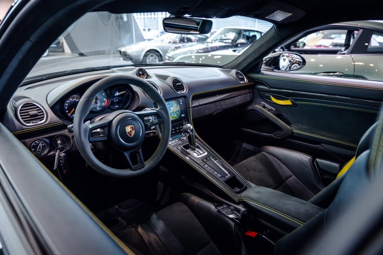 Porsche 718 Cayman GT4