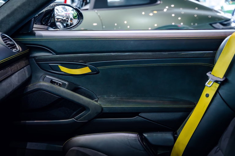 Porsche 718 Cayman GT4