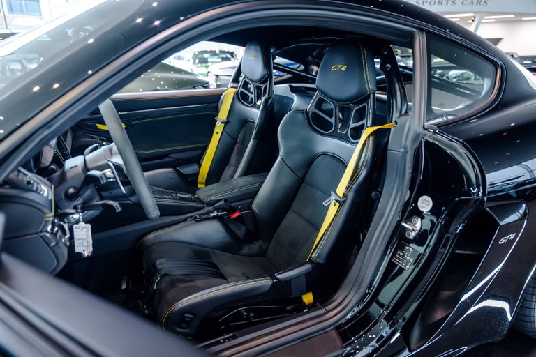 Porsche 718 Cayman GT4