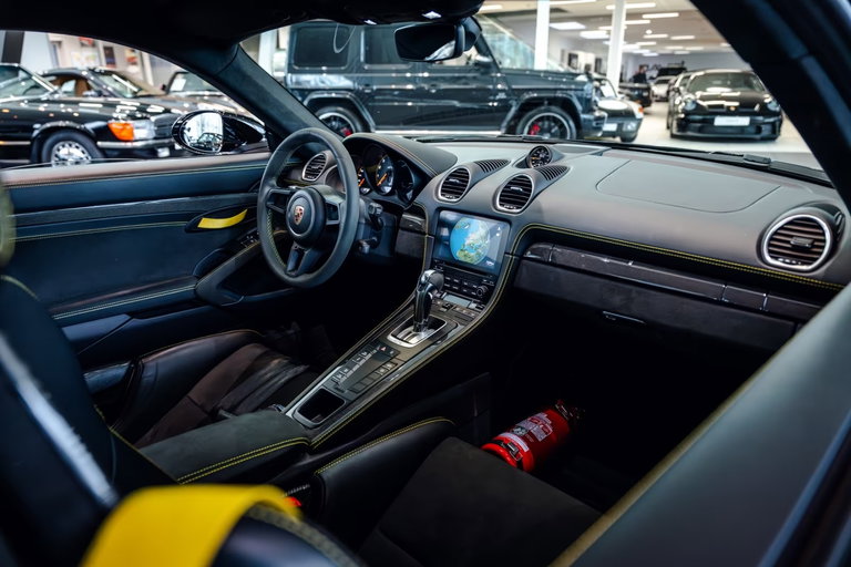 Porsche 718 Cayman GT4