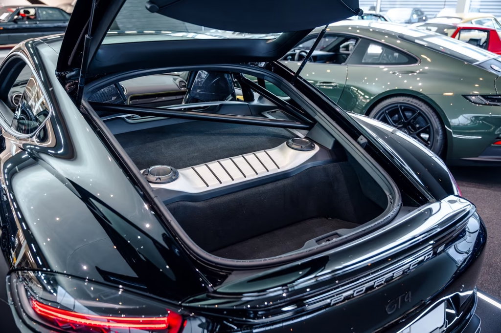 Porsche 718 Cayman GT4