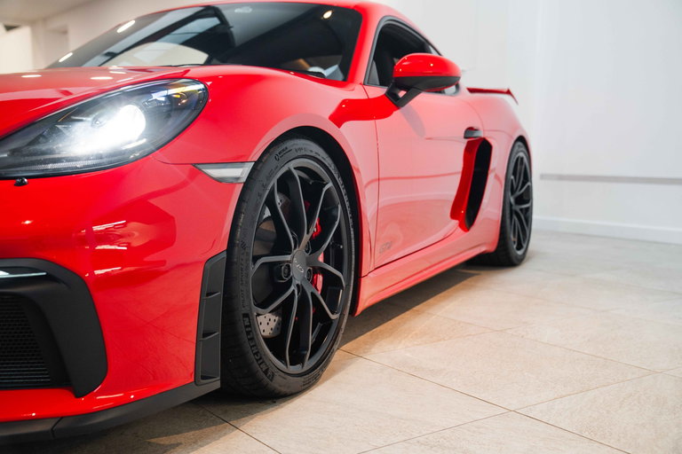 Porsche 718 Cayman GT4