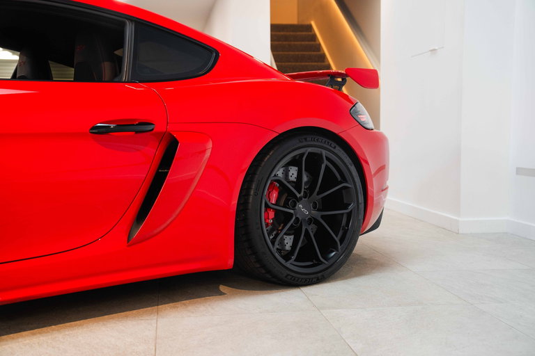 Porsche 718 Cayman GT4