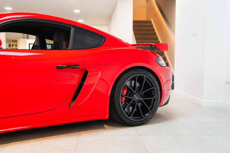 Porsche 718 Cayman GT4