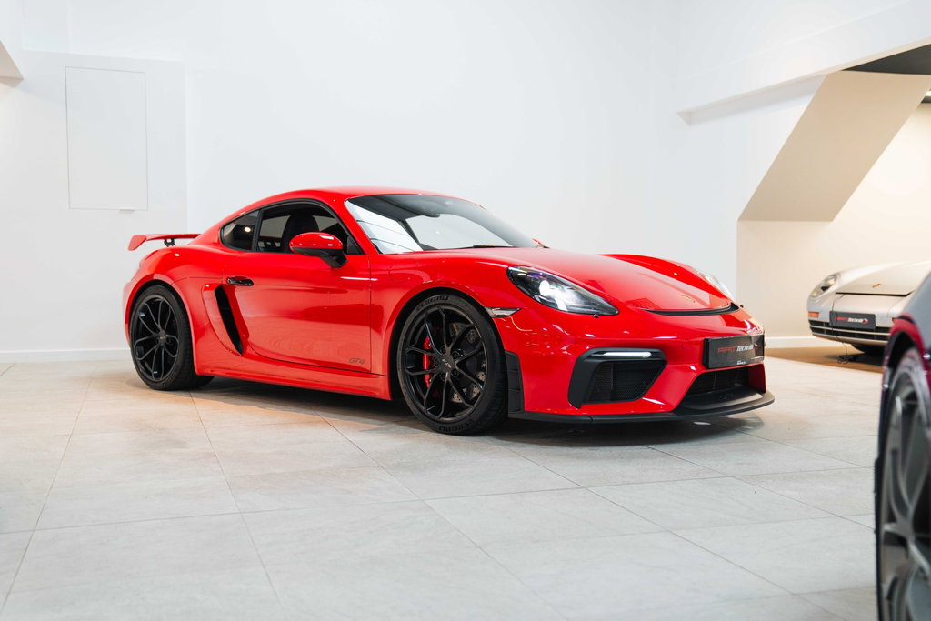 Porsche 718 Cayman GT4