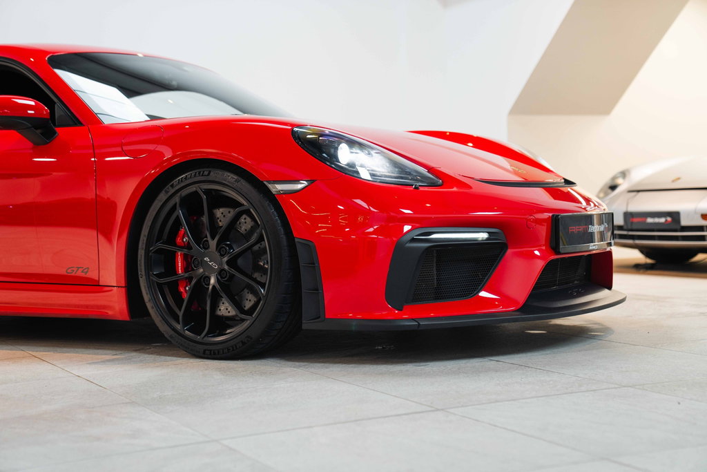 Porsche 718 Cayman GT4