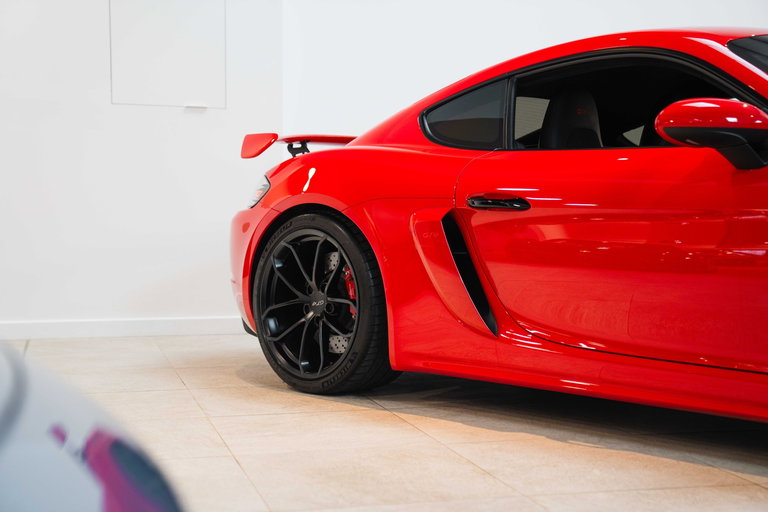 Porsche 718 Cayman GT4