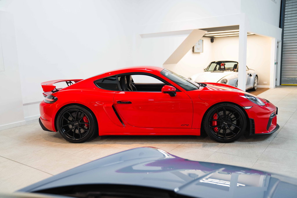 Porsche 718 Cayman GT4