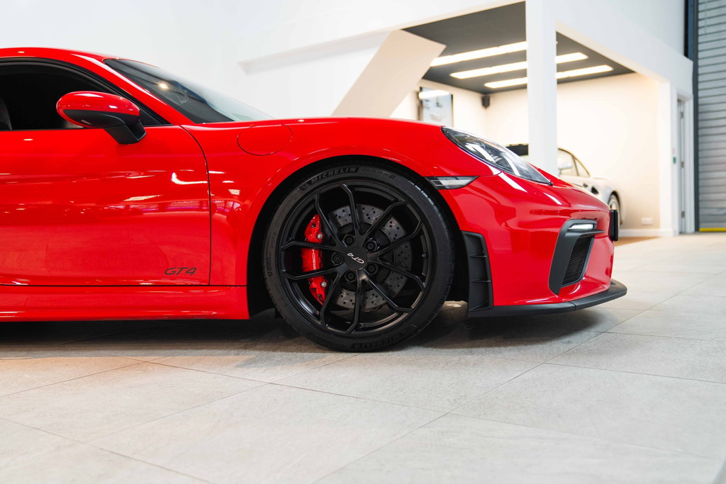 Porsche 718 Cayman GT4