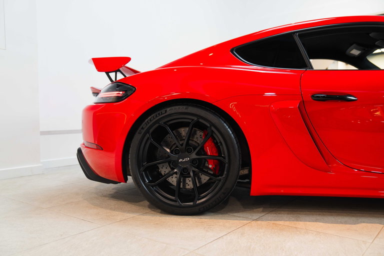 Porsche 718 Cayman GT4