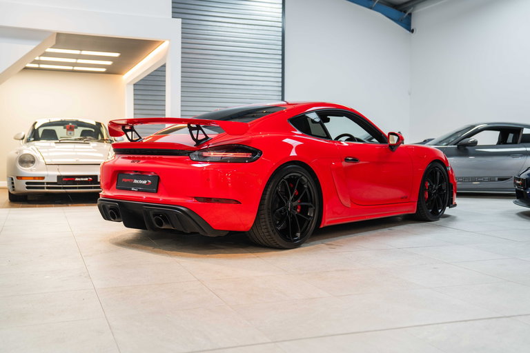 Porsche 718 Cayman GT4