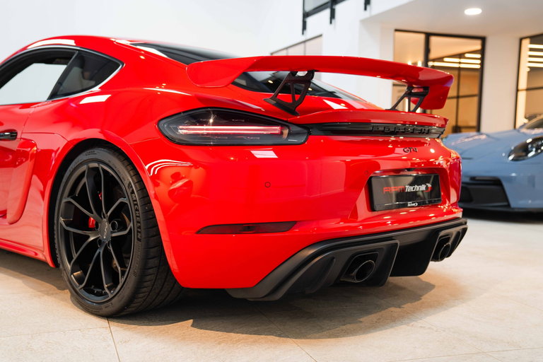 Porsche 718 Cayman GT4