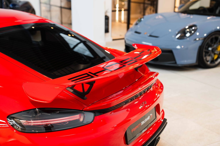 Porsche 718 Cayman GT4