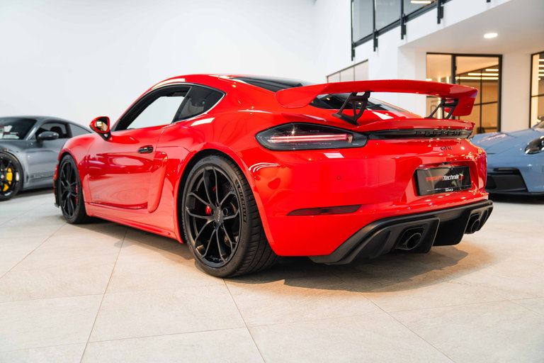 Porsche 718 Cayman GT4