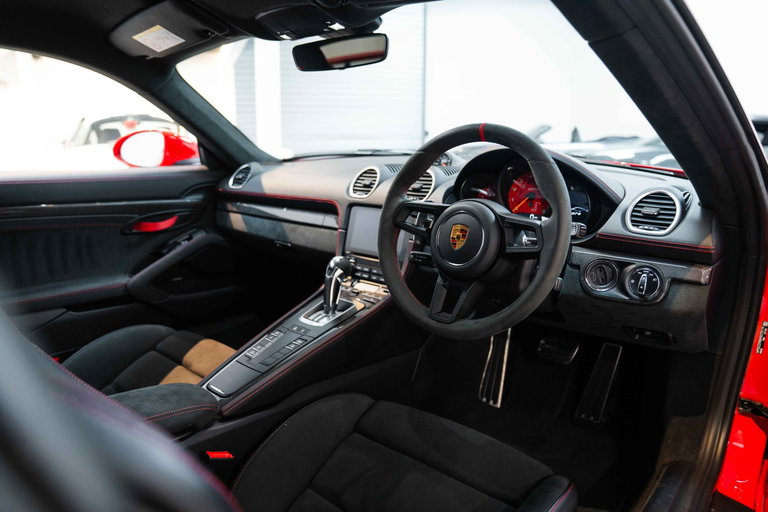 Porsche 718 Cayman GT4