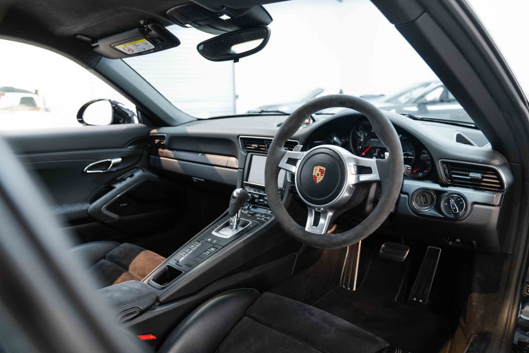 Porsche 991 Carrera GTS