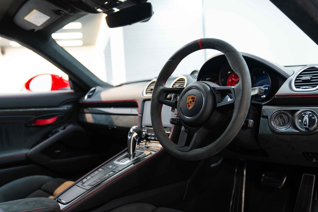 Porsche 718 Cayman GT4