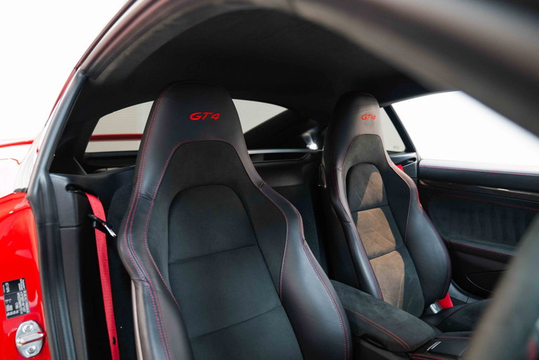 Porsche 718 Cayman GT4