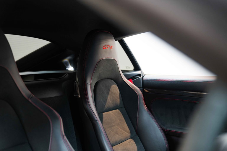 Porsche 718 Cayman GT4