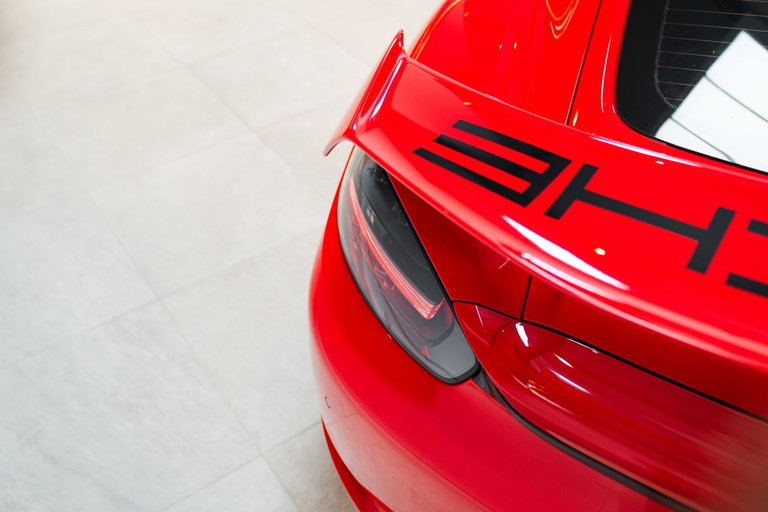 Porsche 718 Cayman GT4