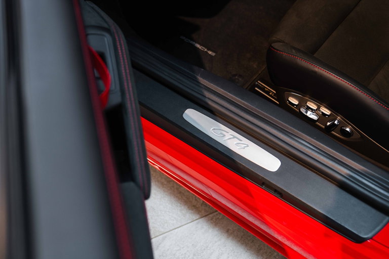 Porsche 718 Cayman GT4