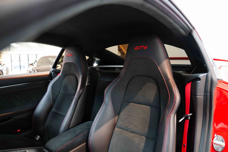 Porsche 718 Cayman GT4