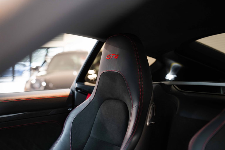 Porsche 718 Cayman GT4