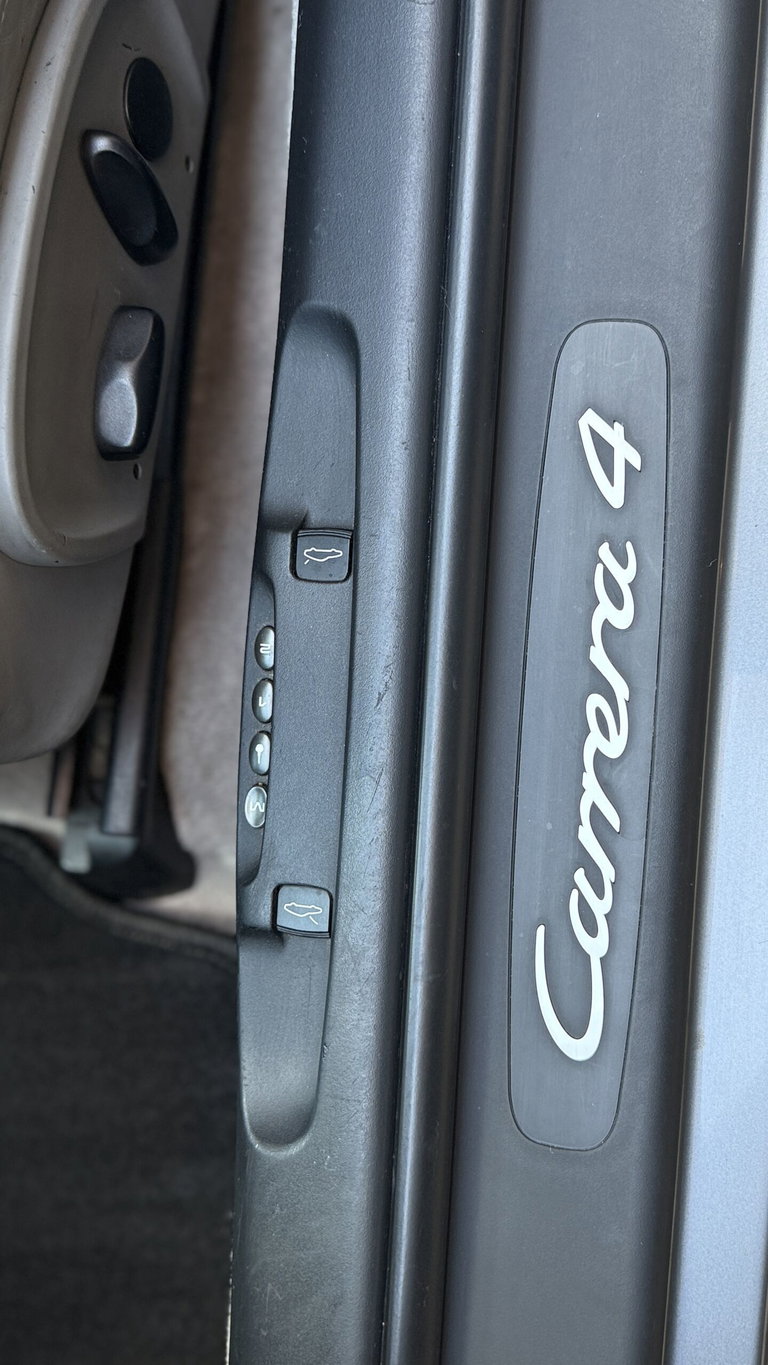 Porsche 996 Carrera 4