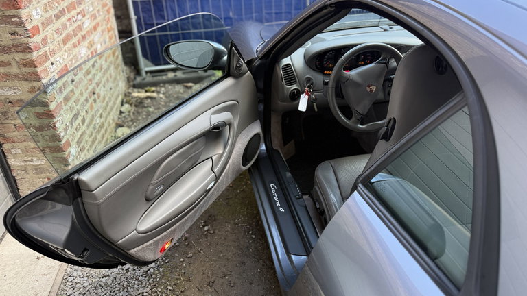 Porsche 996 Carrera 4