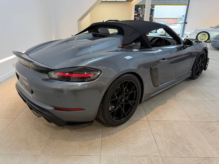 Porsche 718 Spyder RS